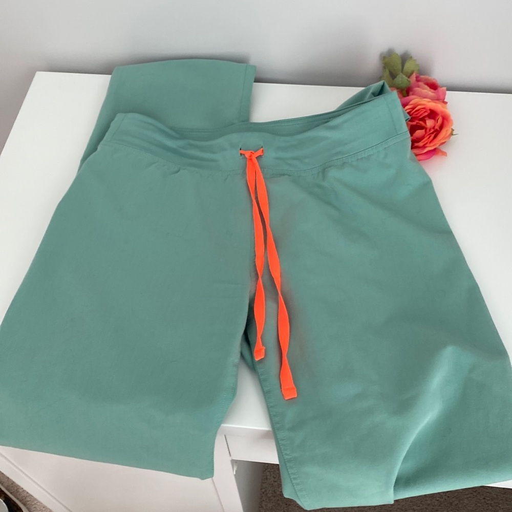 Women’s Small Tall Green Scrub Pants- Figs